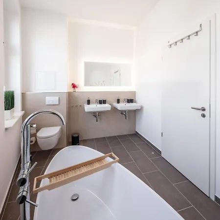 Goethe Palais Anna Amalia L 1-8p L Lift L Parkplatz * Aue (Saxony)